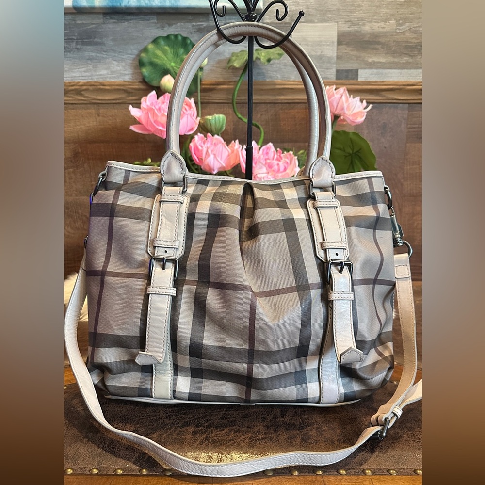 Burberry smoke check tote